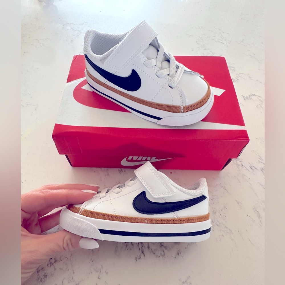NIKE sneakers brand new in box - toddler size 6c